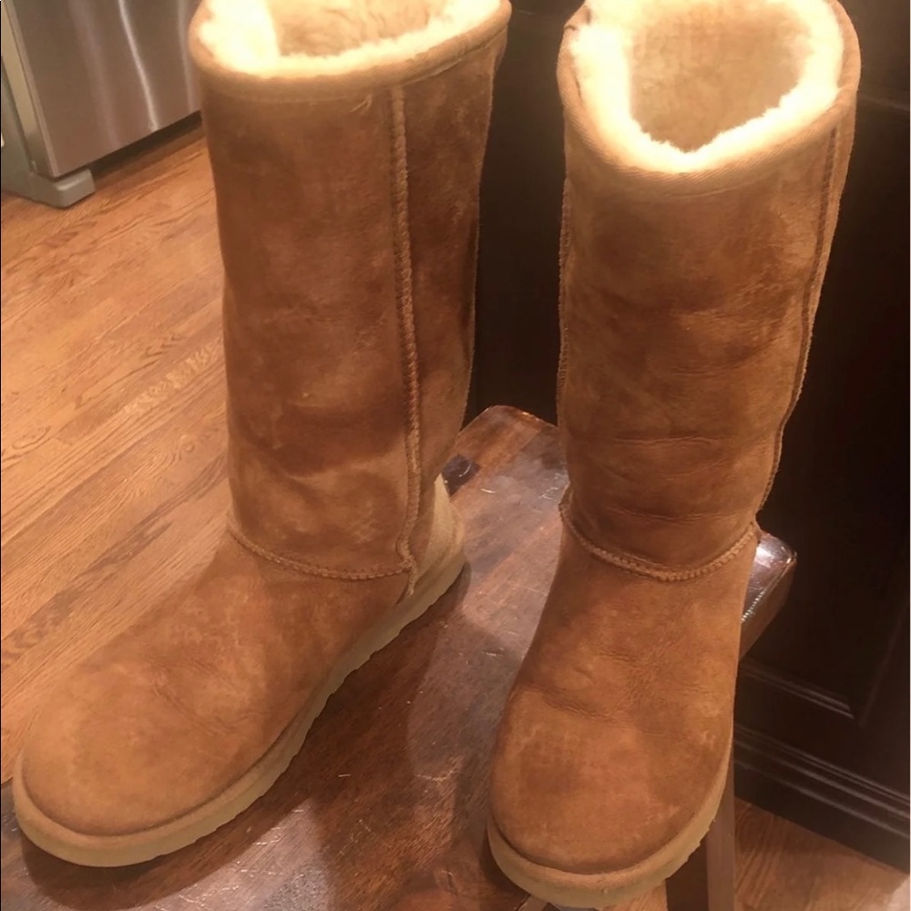 Chestnut tall UGG’S